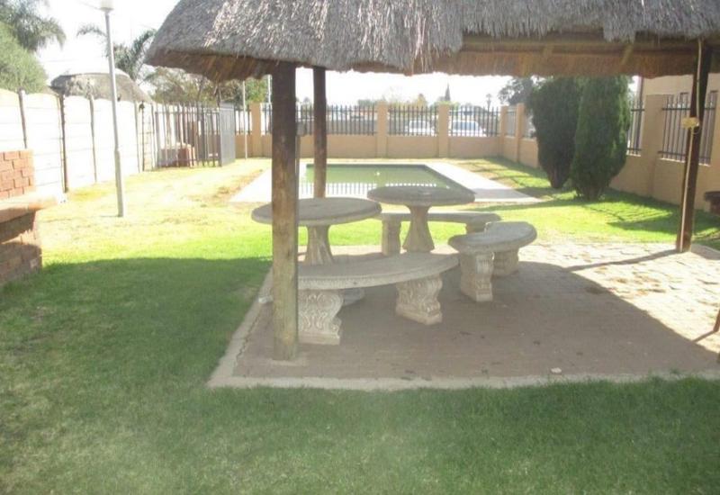 2 Bedroom Property for Sale in Verwoerdpark Gauteng