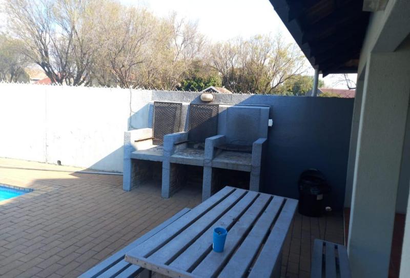 2 Bedroom Property for Sale in Verwoerdpark Gauteng