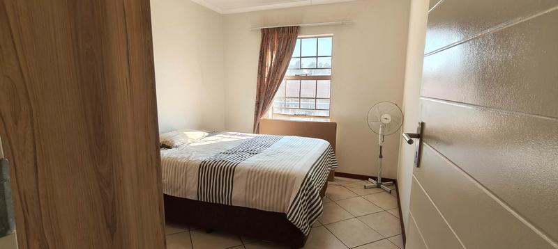 2 Bedroom Property for Sale in Monavoni Gauteng