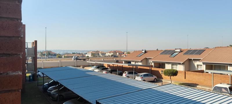 2 Bedroom Property for Sale in Monavoni Gauteng
