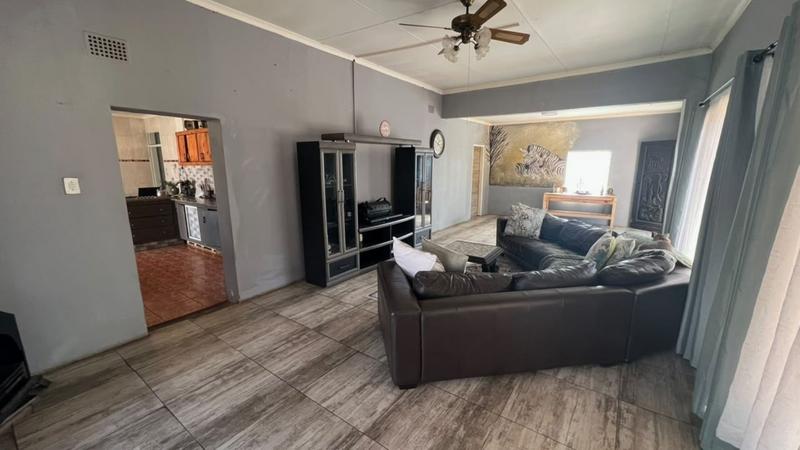 5 Bedroom Property for Sale in Brakpan Central Gauteng