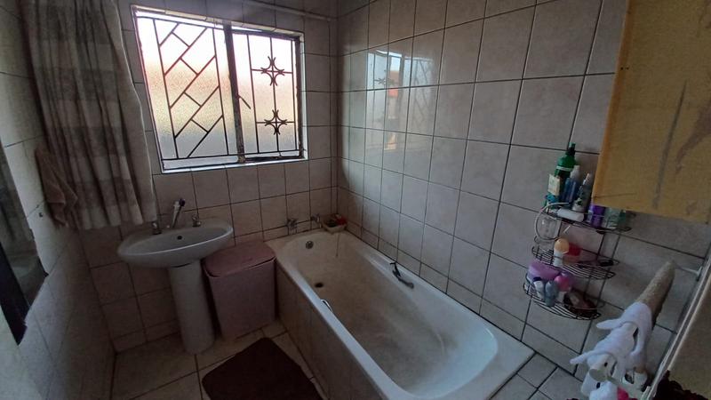 To Let 3 Bedroom Property for Rent in Danville Gauteng