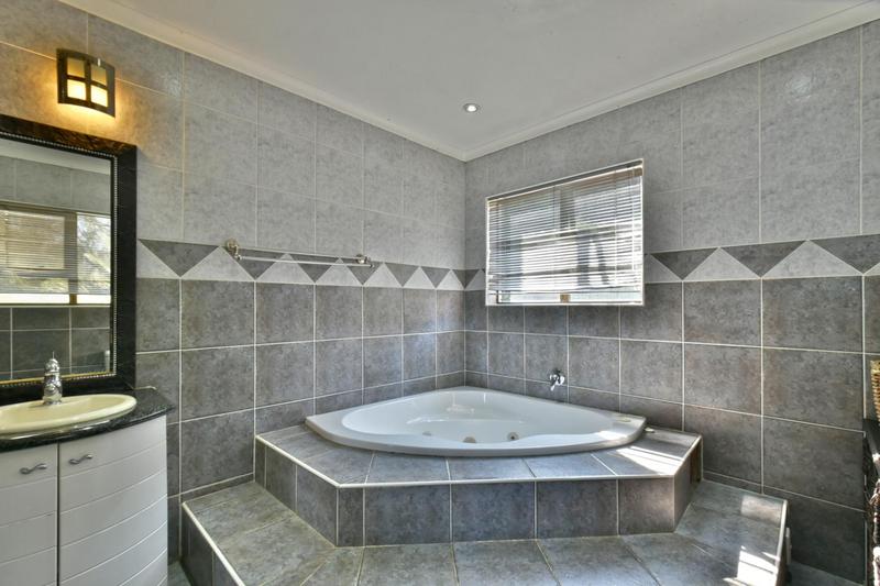 4 Bedroom Property for Sale in Glenvista Gauteng