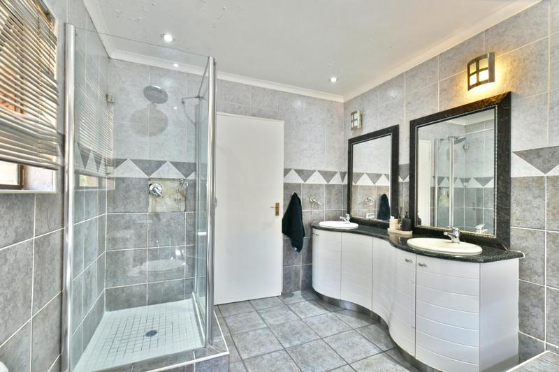 4 Bedroom Property for Sale in Glenvista Gauteng