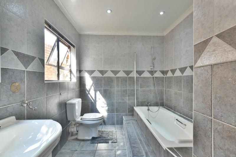 4 Bedroom Property for Sale in Glenvista Gauteng