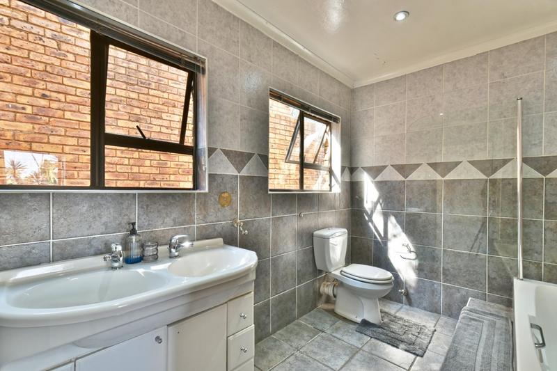 4 Bedroom Property for Sale in Glenvista Gauteng