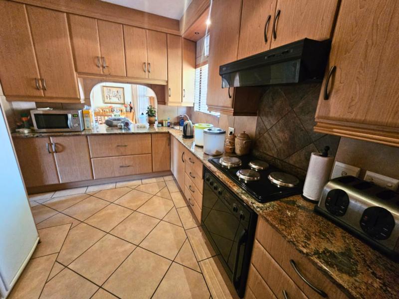 To Let 3 Bedroom Property for Rent in Glen Marais Gauteng