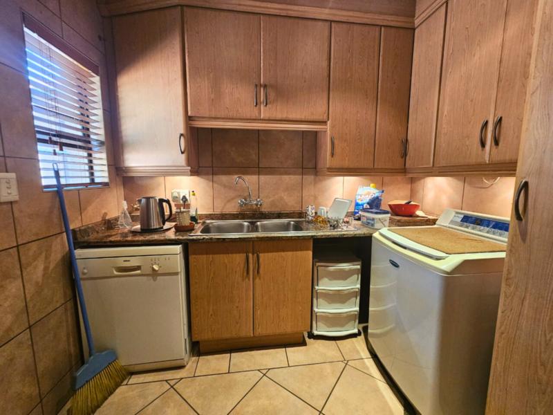 To Let 3 Bedroom Property for Rent in Glen Marais Gauteng