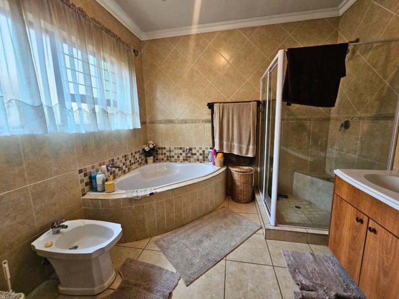 To Let 3 Bedroom Property for Rent in Glen Marais Gauteng
