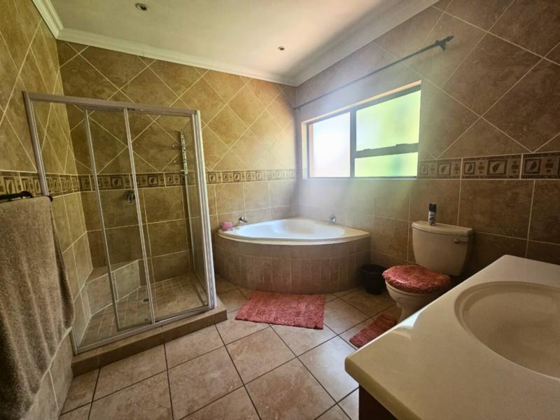 To Let 3 Bedroom Property for Rent in Glen Marais Gauteng