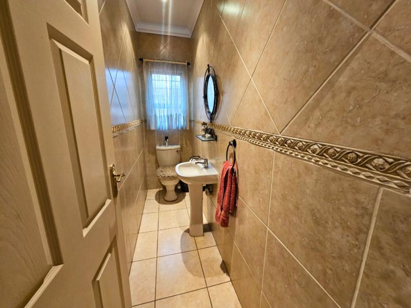 To Let 3 Bedroom Property for Rent in Glen Marais Gauteng