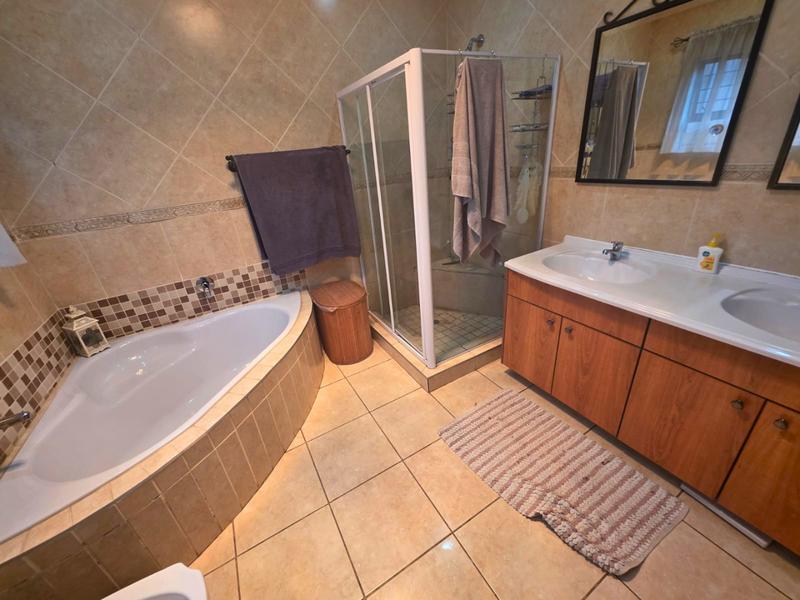 3 Bedroom Property for Sale in Glen Marais Gauteng