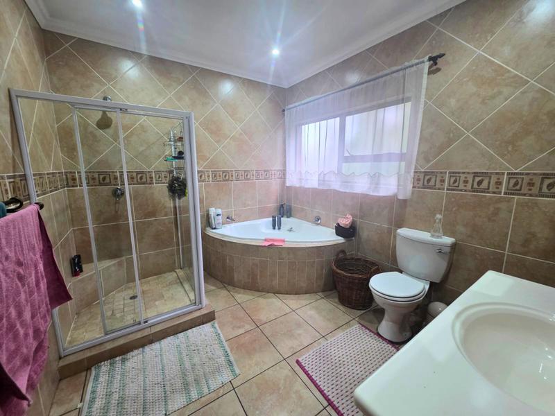 3 Bedroom Property for Sale in Glen Marais Gauteng