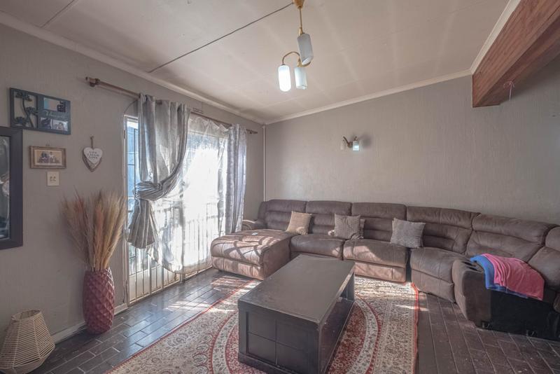 6 Bedroom Property for Sale in Bezuidenhout Valley Gauteng