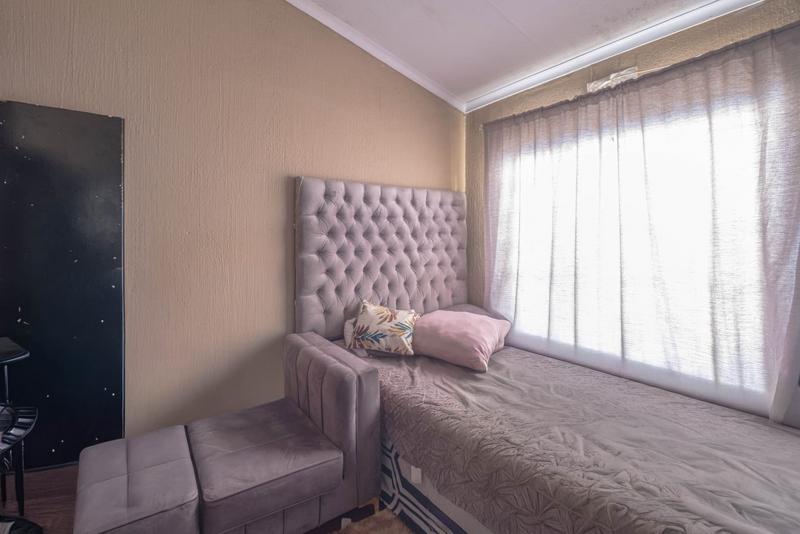6 Bedroom Property for Sale in Bezuidenhout Valley Gauteng