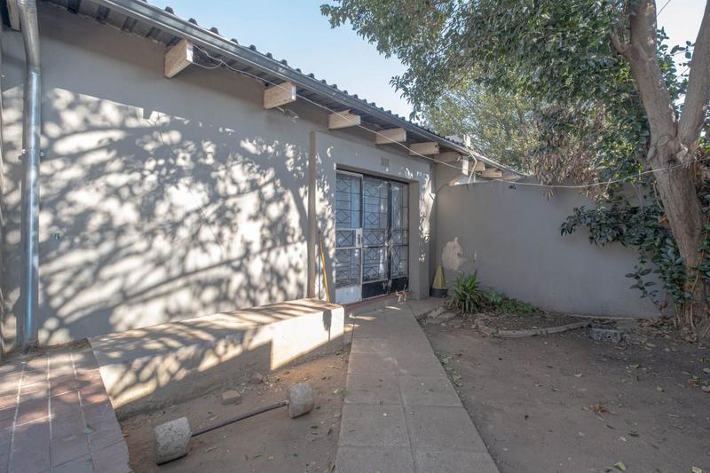 6 Bedroom Property for Sale in Bezuidenhout Valley Gauteng