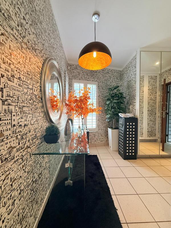 To Let 2 Bedroom Property for Rent in Sandhurst Gauteng