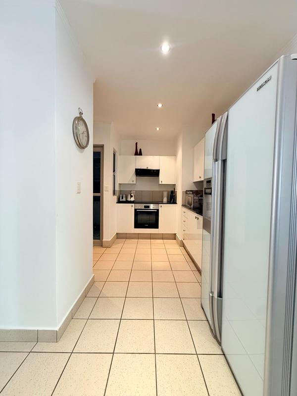 To Let 2 Bedroom Property for Rent in Sandhurst Gauteng