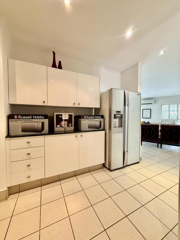 To Let 2 Bedroom Property for Rent in Sandhurst Gauteng