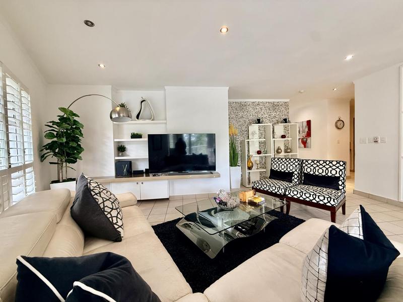 To Let 2 Bedroom Property for Rent in Sandhurst Gauteng
