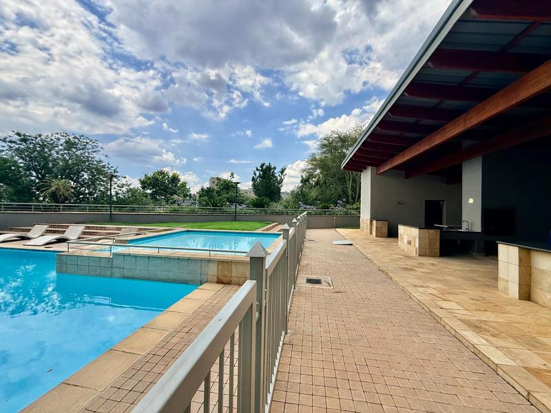 To Let 2 Bedroom Property for Rent in Sandhurst Gauteng