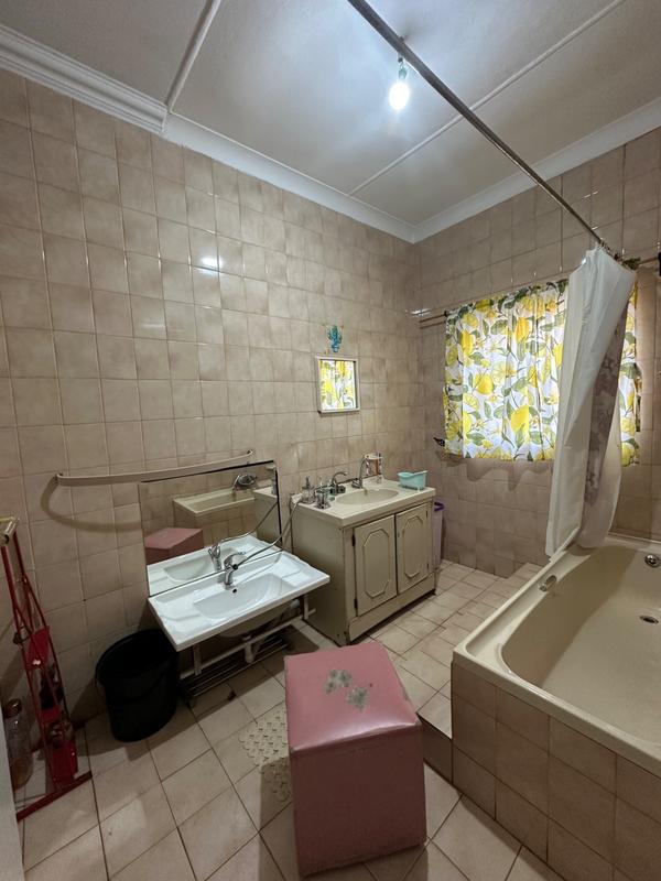 4 Bedroom Property for Sale in Petersfield Gauteng