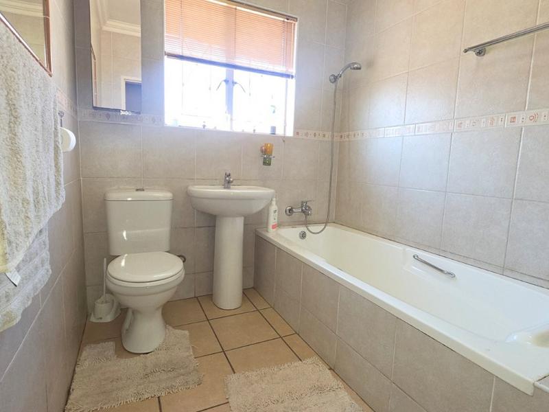 4 Bedroom Property for Sale in Brackendowns Gauteng