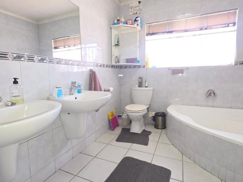 4 Bedroom Property for Sale in Brackendowns Gauteng