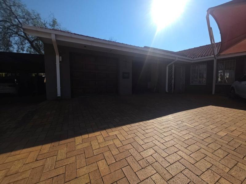 4 Bedroom Property for Sale in Brackendowns Gauteng