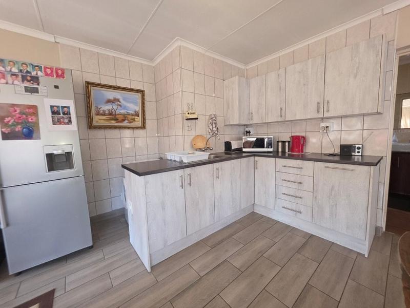 4 Bedroom Property for Sale in Brackendowns Gauteng