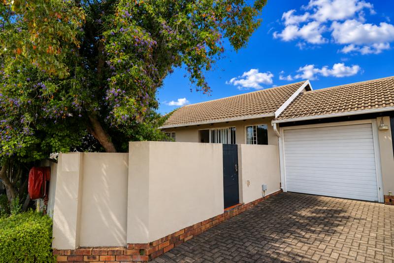 2 Bedroom Property for Sale in Sonneglans Gauteng