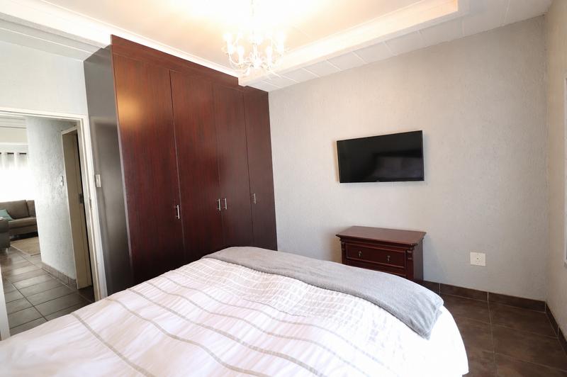 1 Bedroom Property for Sale in Lonehill Gauteng