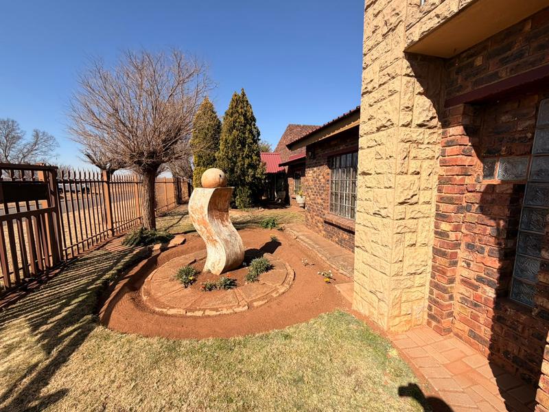 5 Bedroom Property for Sale in Golf Park Gauteng