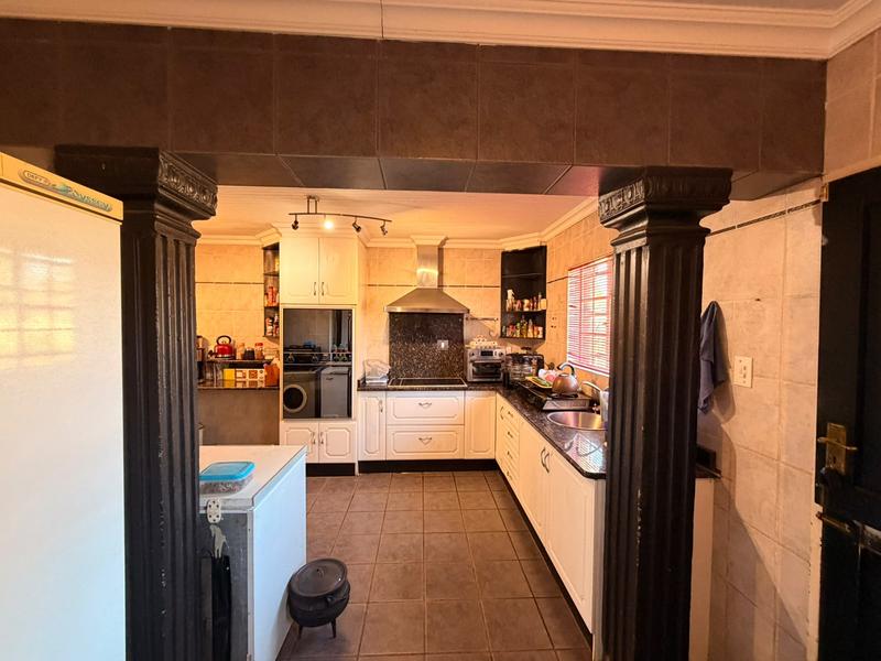 5 Bedroom Property for Sale in Golf Park Gauteng