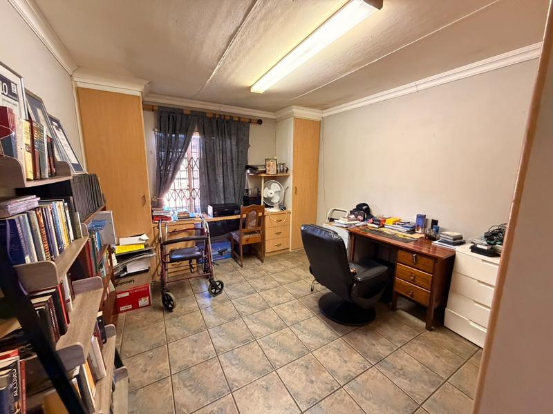 5 Bedroom Property for Sale in Golf Park Gauteng