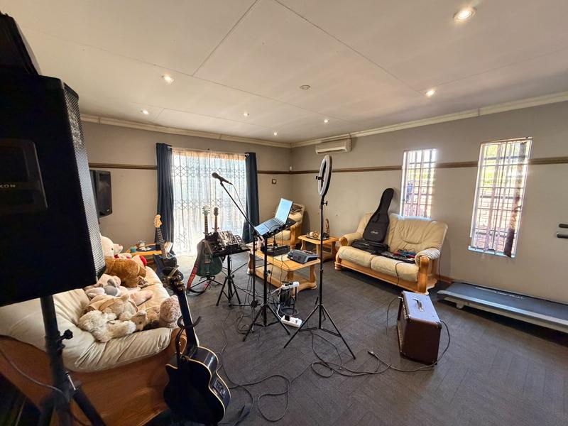 5 Bedroom Property for Sale in Golf Park Gauteng