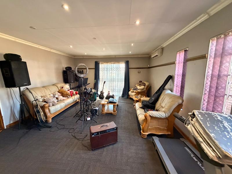 5 Bedroom Property for Sale in Golf Park Gauteng