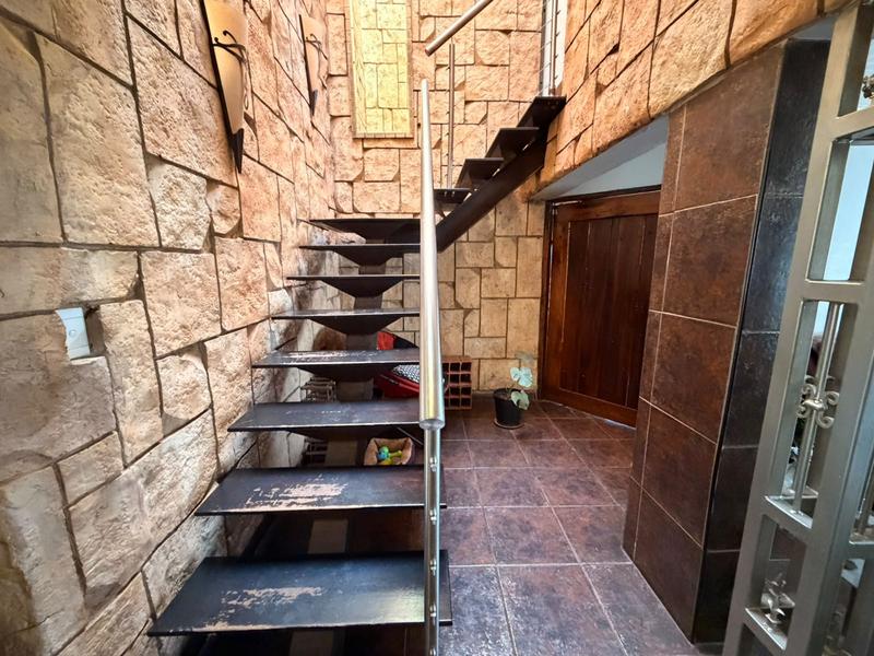 5 Bedroom Property for Sale in Golf Park Gauteng