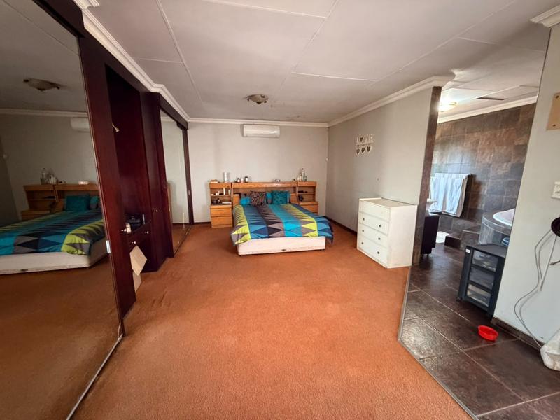 5 Bedroom Property for Sale in Golf Park Gauteng