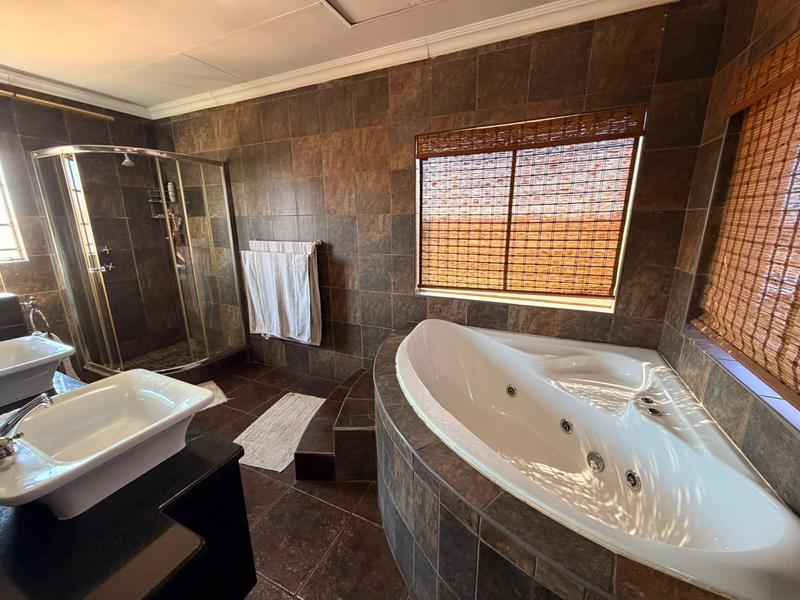 5 Bedroom Property for Sale in Golf Park Gauteng