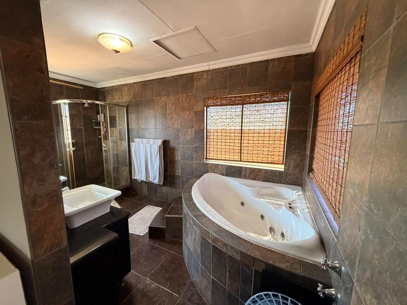 5 Bedroom Property for Sale in Golf Park Gauteng