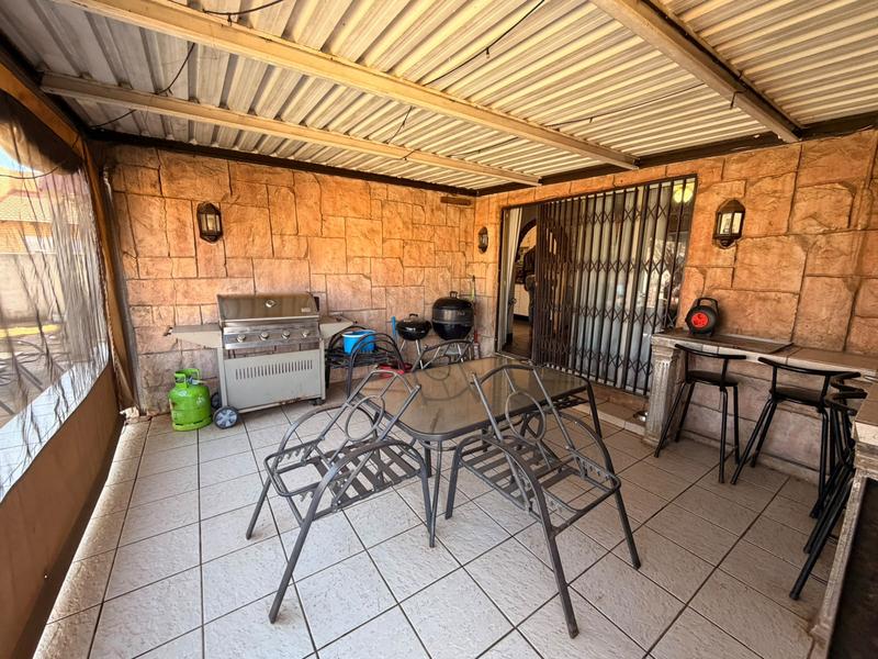 5 Bedroom Property for Sale in Golf Park Gauteng
