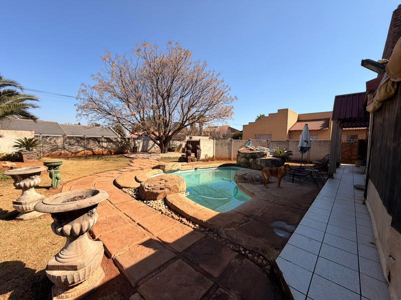 5 Bedroom Property for Sale in Golf Park Gauteng