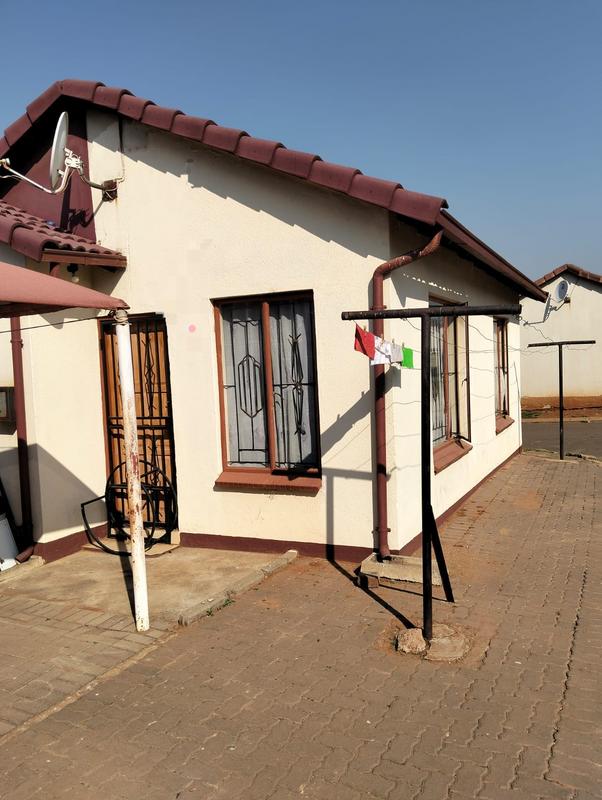 2 Bedroom Property for Sale in Clayville Gauteng