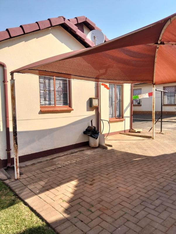 2 Bedroom Property for Sale in Clayville Gauteng