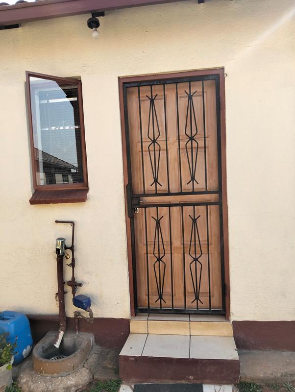 2 Bedroom Property for Sale in Clayville Gauteng