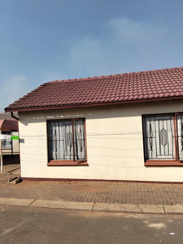 2 Bedroom Property for Sale in Clayville Gauteng