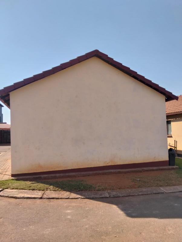 2 Bedroom Property for Sale in Clayville Gauteng