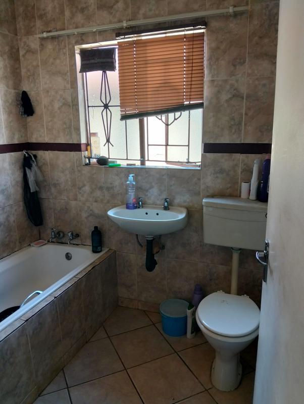 2 Bedroom Property for Sale in Clayville Gauteng