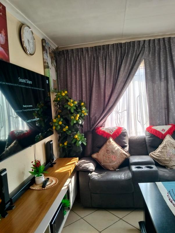 2 Bedroom Property for Sale in Clayville Gauteng